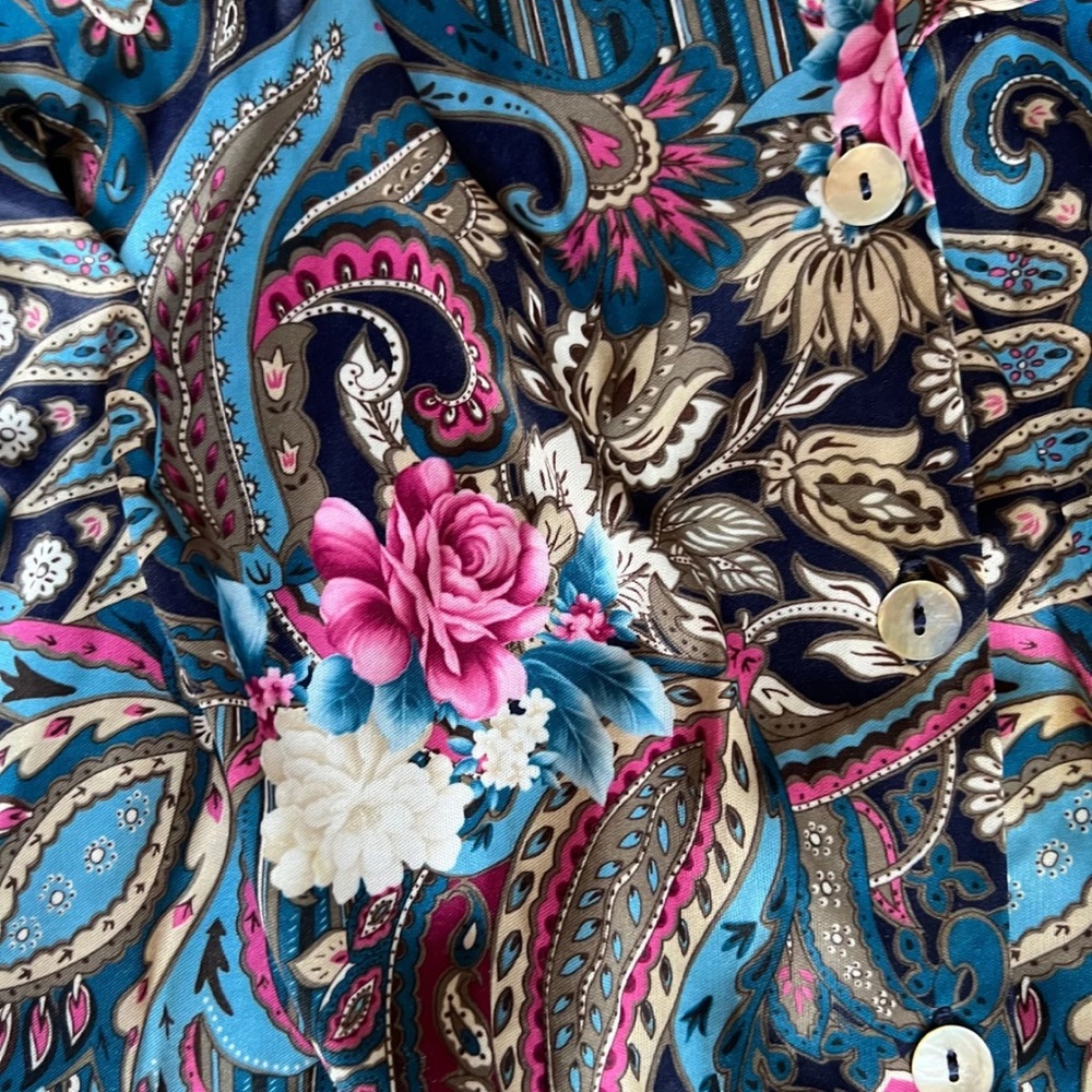 Patterned Blouse - Picture 3 of 3